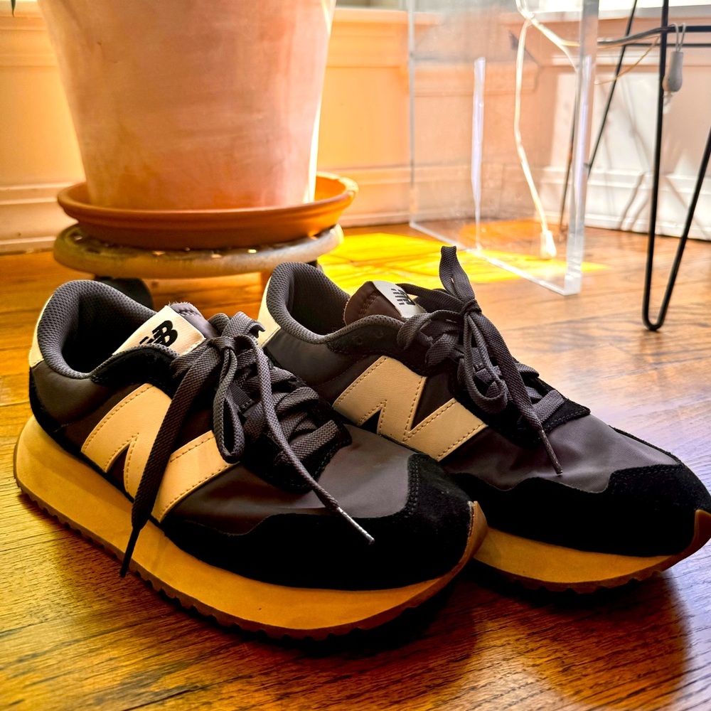 New balance tennis shoes 237 9